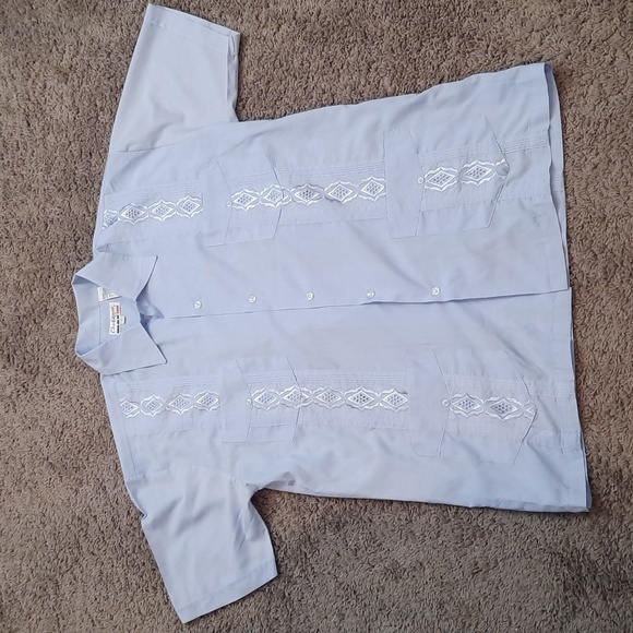 Chic Elegant Cuban Guaybera Shirt - Picture 1 of 3